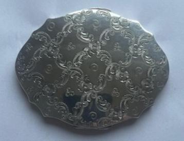 Antiek zilveren poederdoosje beschikbaar voor biedingen