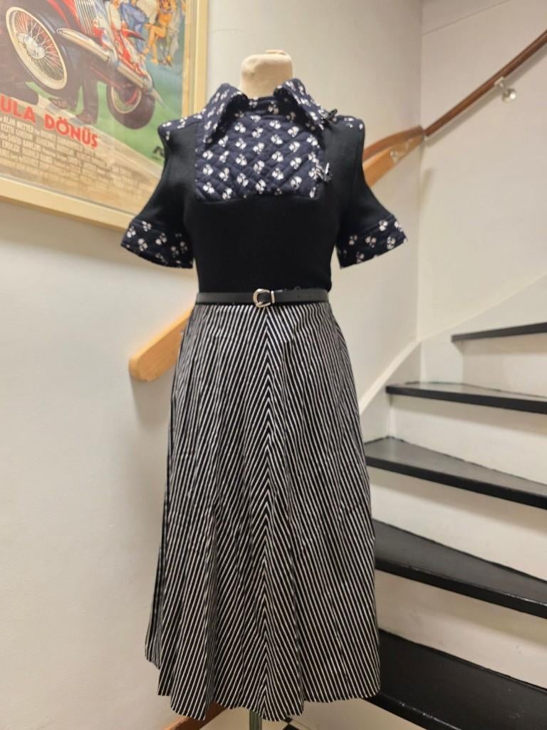 YV7460:  Vintage 1970's Quilted Dress, Zwart, Ophalen of Verzenden, Vintage, Knielengte