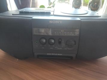Sony draagbare radio met cassette en cd speler beschikbaar voor biedingen
