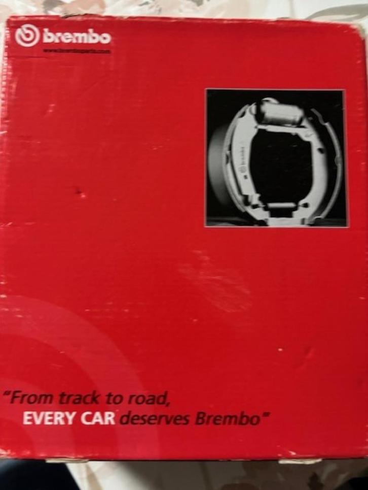 BREMBO REMSCHOENENSET + BREMBO REMBLOKKENSET, Auto-onderdelen, Remmen en Aandrijving, Seat, Volkswagen, Nieuw, Ophalen