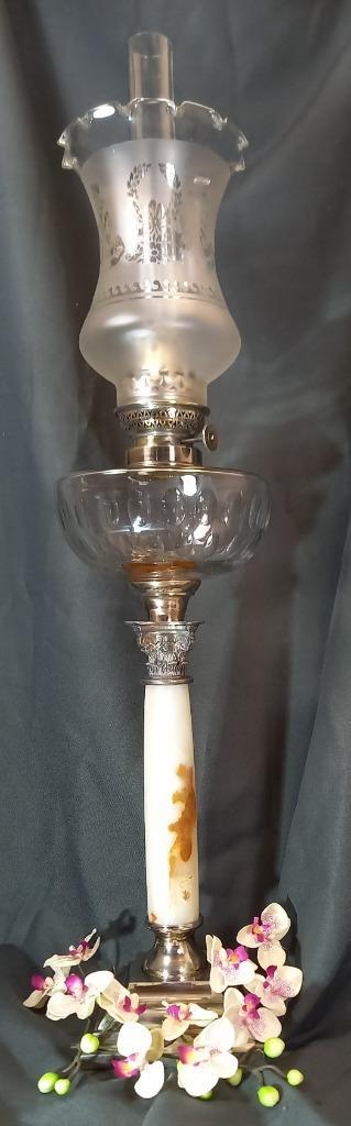 Antieke XXL Napoleon III Franse Baccarat olielamp beschikbaar voor biedingen