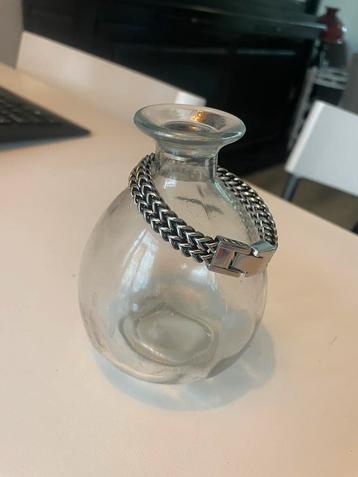 Armband beschikbaar voor biedingen