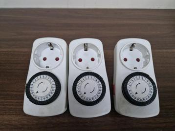 Stopcontact-schakelklok Analoog, 3 stuks beschikbaar voor biedingen