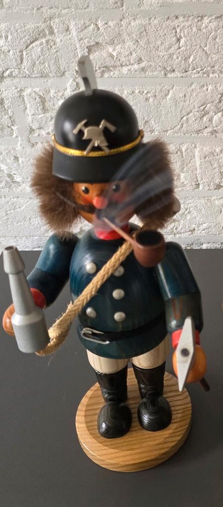 Brandweerman rookmannetje 29 cm hoog Ertsgebergte 🎄🎁🔥🎄, Antiek en Kunst, Kunst | Beelden en Houtsnijwerken, Ophalen of Verzenden
