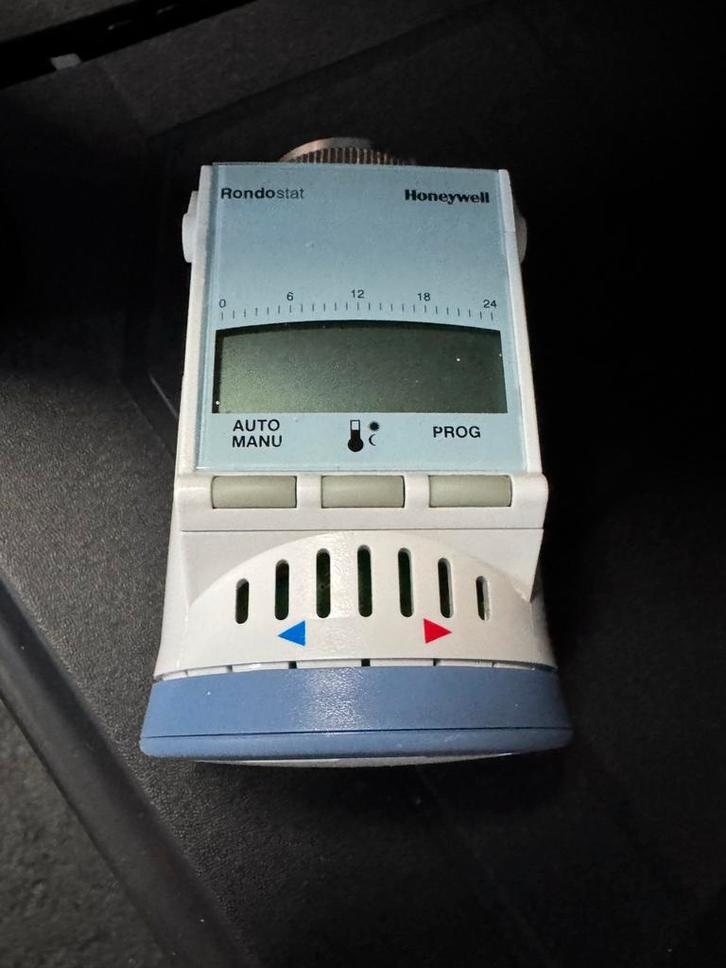 2x Honeywell Radiatorknop rondostat met Timer universeel, Doe-het-zelf en Verbouw, Thermostaten, Gebruikt, Slimme thermostaat