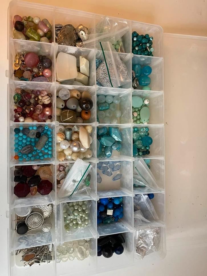 Complete kralenhobby te koop, Hobby en Vrije tijd, Kralen en Sieraden maken, Zo goed als nieuw, Kraal, Ophalen