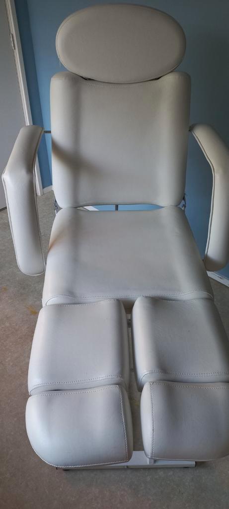 Behandelstoel (pedicure/massage) evt met tabouret., Sport en Fitness, Massageproducten, Zo goed als nieuw, Massagestoel of Kussen