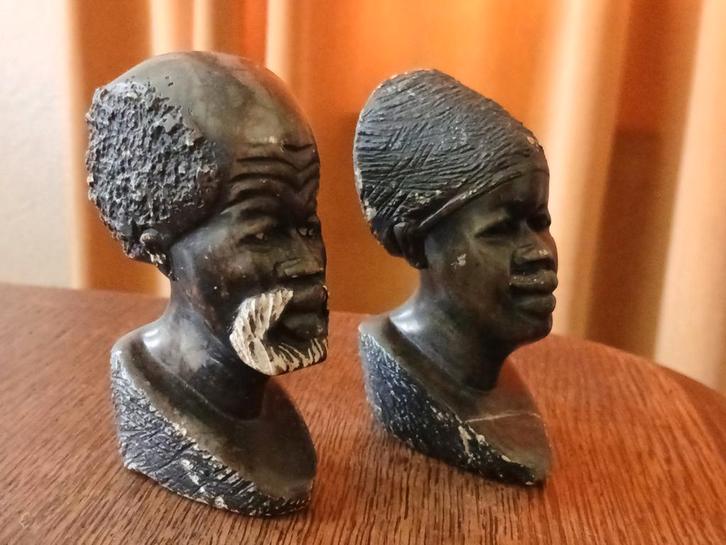 TWEE VINTAGE HANDUITGESNEDEN AFRIKAANSE SCULPTURES..., Antiek en Kunst, Antiek | Keramiek en Aardewerk, Ophalen of Verzenden