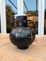 Vaas zwart 28cm hoog, Huis en Inrichting, Woonaccessoires | Vazen, Overige kleuren, Aardewerk of Porselein, Ophalen of Verzenden