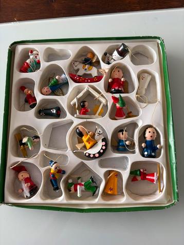 Vintage houten kerstballen figuren beschikbaar voor biedingen