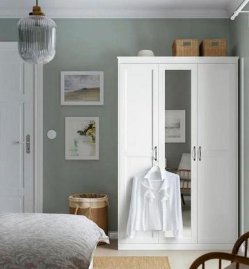 Prachtig Ikea kledingkast met mirror in perfecte staat.  beschikbaar voor biedingen