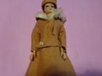 Barbie vintage It's cold outside camel kleurig, Ophalen of Verzenden, Gebruikt, Kleertjes