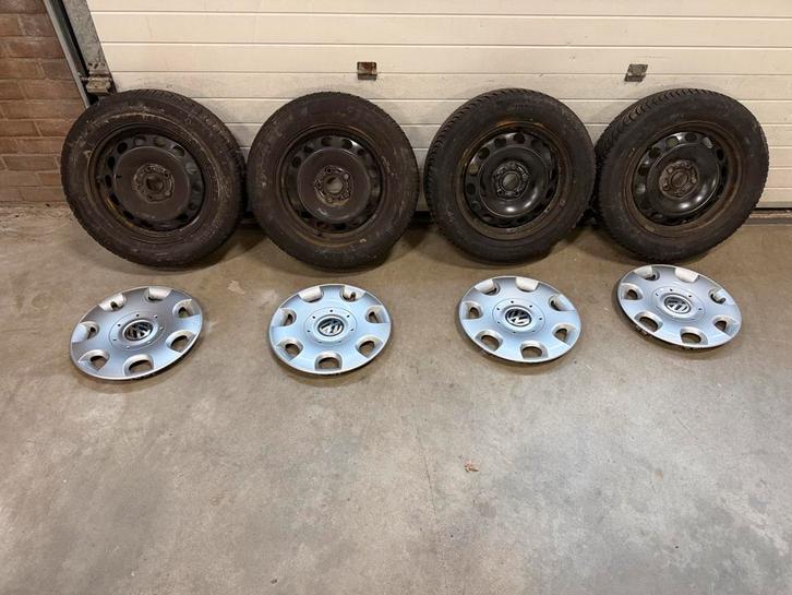 Volkswagen wieldoppen winterbanden 205/ 60 /16 Michelin, Auto diversen, Wieldoppen, Ophalen