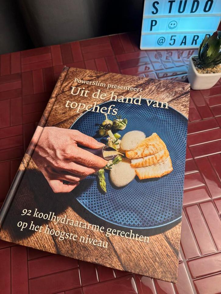 Uit de hand van Topchefs - Hospitality Book, Boeken, Kookboeken, Nieuw, Voorgerechten en Soepen, Europa, Gezond koken, Ophalen of Verzenden