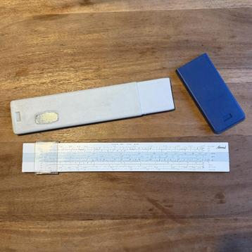 Vintage Ahrend 435660 rekenliniaal met bewaar koker beschikbaar voor biedingen