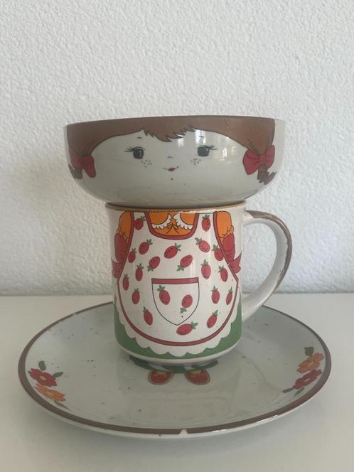 Vintage ontbijtset Fabrique en Corée bord, mok, kom meisje, Antiek en Kunst, Curiosa en Brocante, Ophalen of Verzenden