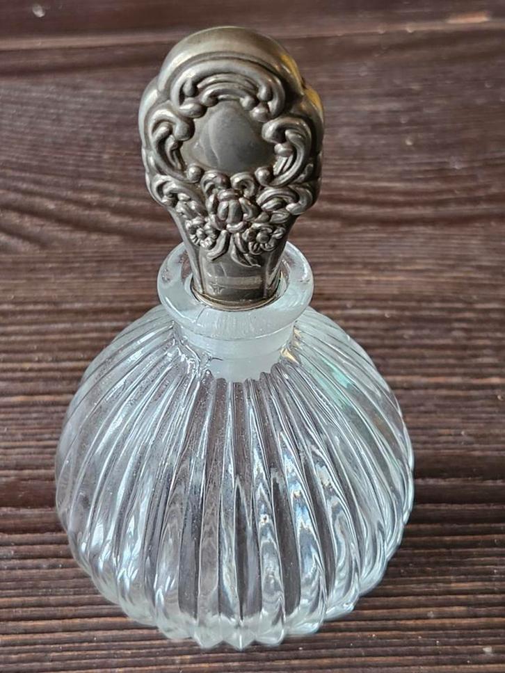 Vintage Parfumfles met Zilveren Dop, Antiek en Kunst, Antiek | Glas en Kristal, Ophalen of Verzenden