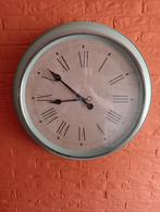 Mooie zacht groene wandklok, Ophalen of Verzenden, Zo goed als nieuw, Analoog, Wandklok