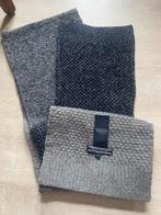 Tommy hilfiger sjaal en een gewone sjaal, Ophalen of Verzenden, Zo goed als nieuw, Tommy Hilfiger, Sjaal