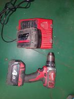 Milwaukee Boormachine (kop defect) met accu's en lader, Ophalen of Verzenden, Boormachine