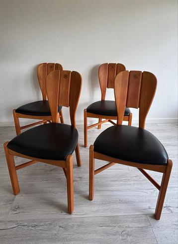 Set van vier vintage eetkamerstoelen in Deense stijl beschikbaar voor biedingen
