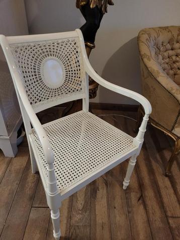 Oude webbing stoel beschikbaar voor biedingen