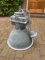 Twee grijze hanglampen, Huis en Inrichting, Lampen | Hanglampen, Ophalen, Zo goed als nieuw, Minder dan 50 cm