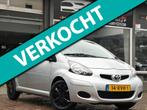 Toyota Aygo 1.0 2de Eigenaar Carplay Camera Navigatie NAP, Voorwielaandrijving, Euro 5, Gebruikt, 4 stoelen
