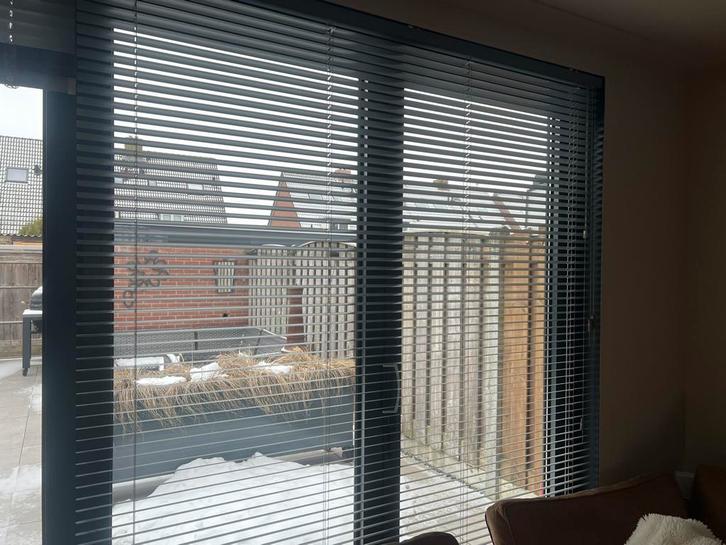 Nieuwe aluminium rol jaloezie., Huis en Inrichting, Stoffering | Gordijnen en Lamellen, Nieuw, 200 cm of meer, Grijs, Ophalen of Verzenden