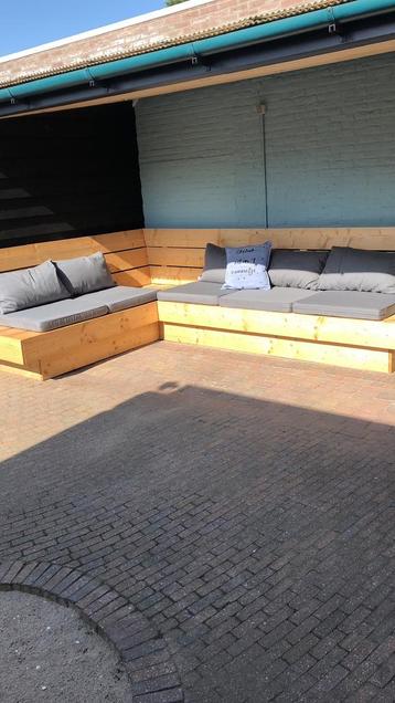 Houten loungebank kussens inbegrepen beschikbaar voor biedingen