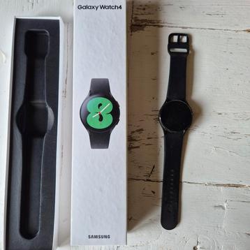 Samsung galaxy watch 4 gebruikt met oplader  beschikbaar voor biedingen