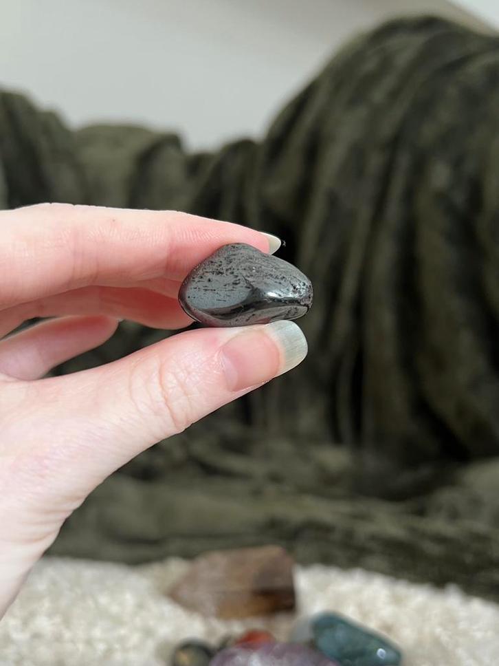 Hematiet edelsteen., Verzamelen, Mineralen en Fossielen, Overige typen, Verzenden