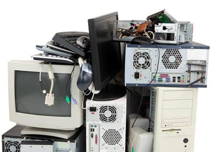 GEZOCHT: oude laptops, tv's, computers, electronica, Computers en Software, Overige Computers en Software, Ophalen of Verzenden