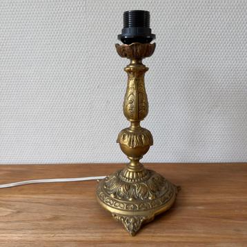 Rijkelijk Gedecoreerde Vintage Koperen Tafellamp, Lamp beschikbaar voor biedingen