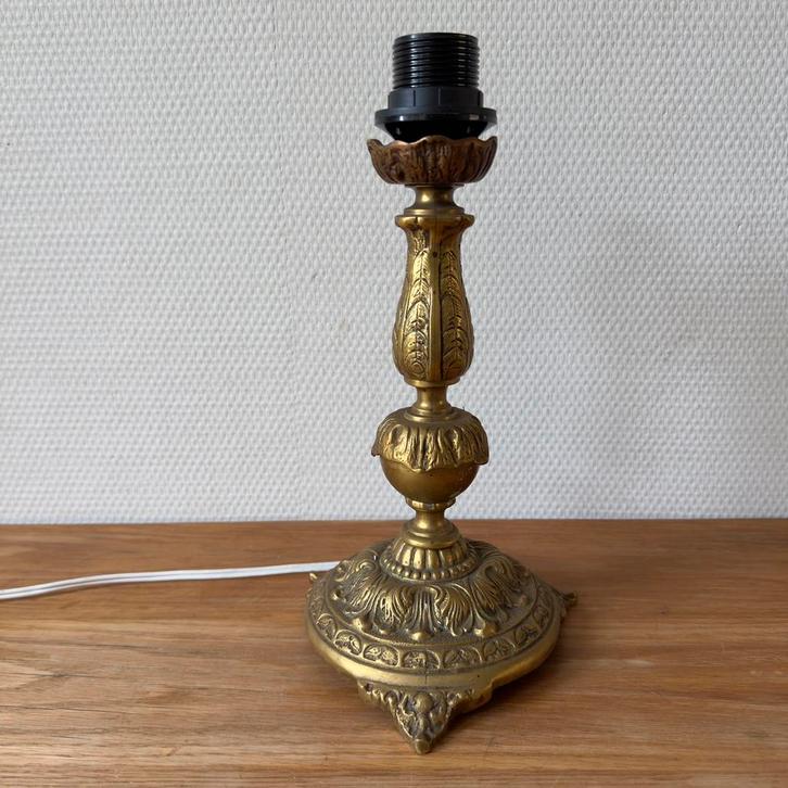 Rijkelijk Gedecoreerde Vintage Koperen Tafellamp, Lamp, Huis en Inrichting, Lampen | Tafellampen, Gebruikt, Minder dan 50 cm, Metaal