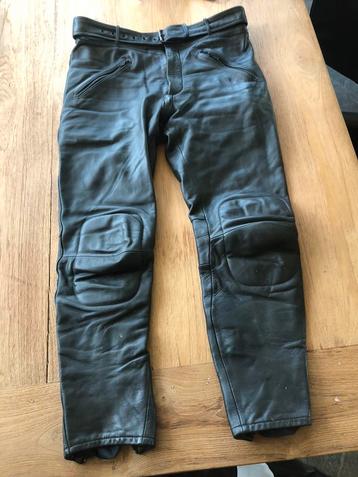 Mooie leren motorbroek maat 52. beschikbaar voor biedingen