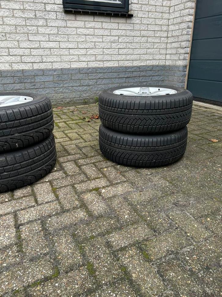 Winterbanden 225/55 R16 2x Continental + 2xPirelli, Auto-onderdelen, Banden en Velgen, Band(en), Winterbanden, 16 inch, 225 mm