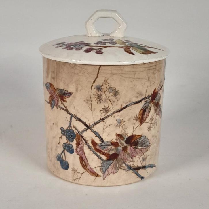 Oude dekselpot beschilderd met bloemen, vlinders en vogel, Antiek en Kunst, Antiek | Keramiek en Aardewerk, Ophalen of Verzenden