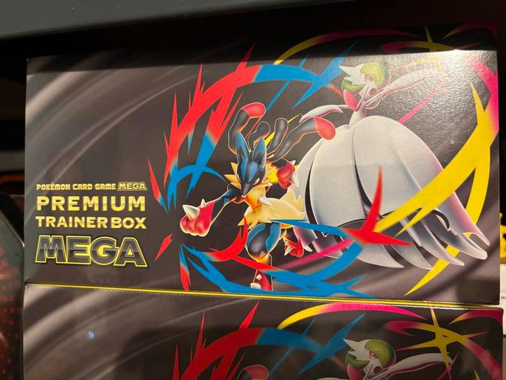 Mega Evolution Premium Trainer Box, Hobby en Vrije tijd, Verzamelkaartspellen | Pokémon, Nieuw, Overige typen, Foil, Ophalen