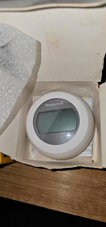 Nieuwe Honeywell Round Thermostaat beschikbaar voor biedingen