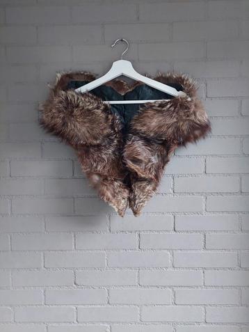 Bruine bont stola/sjaal met golvende rand beschikbaar voor biedingen