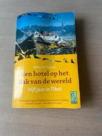 Een Hotel op het Dak van de Wereld Alec Le Sueur, Ophalen of Verzenden, Zo goed als nieuw, Europa