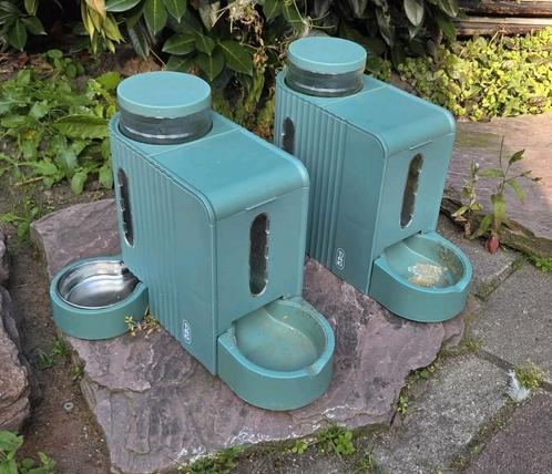 2 stuks proffesioneel voer water dispenser voerbak drinkbak, Dieren en Toebehoren, Kattenvoerbakken en Drinkbakken, Zo goed als nieuw