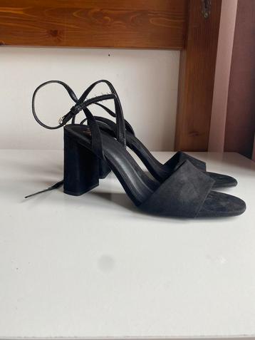 Zara zwarte damesschoen hak pump maat 39 beschikbaar voor biedingen