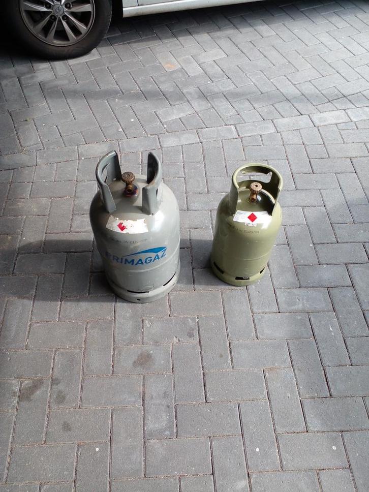Twee gasflessen - Primagaz en kleiner, Tuin en Terras, Overige Tuin en Terras, Gebruikt, Ophalen