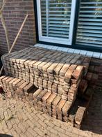 Gratis ophalen en grijze en rode klinkers, Tuin en Terras, Ophalen, Beton, Klinkers