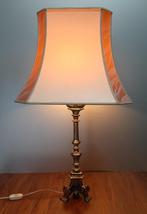 Een fraaie tafellamp in klassieke stijl. 71 cm. hoog., Metaal, Gebruikt, 50 tot 75 cm, Klassiek