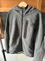 Nike Tech Fleece Pak Grijs - Maat 137-147, Gebruikt, Jongen of Meisje, Ophalen of Verzenden, Setje