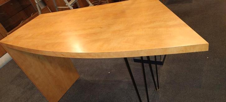 Calvados kleurige gespreks statafel, Huis en Inrichting, Bureaus, Zo goed als nieuw, Ophalen