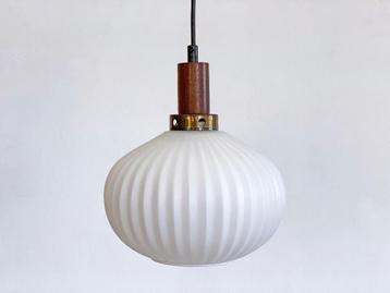Vintage hanglamp opaline glas teakhout Deense stijl  beschikbaar voor biedingen